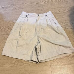 Liz Claiborne LizSport high-waisted shorts size 6, vintage pleated khaki 100% co
